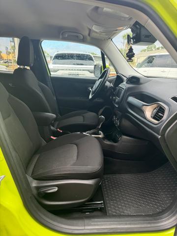 Photo of 2017 GREEM Jeep Renegade