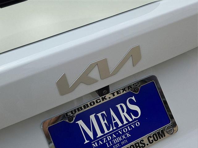 Photo of 2024 Glacial White Pearl Kia Sorento