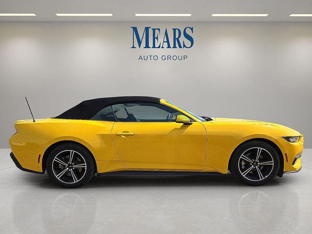 Photo of 2024 YELLOW SPLASH METALLIC Ford Mustang