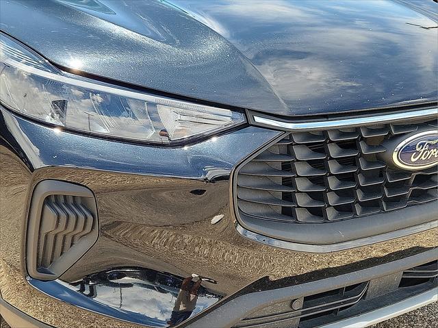 Photo of 2023 AGATE BLACK METALLIC Ford Escape