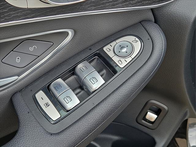 Photo of 2022 Graphite Grey Metallic Mercedes-Benz GLC 300