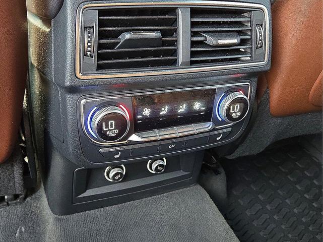 Photo of 2019 Orca Black Metallic Audi Q7