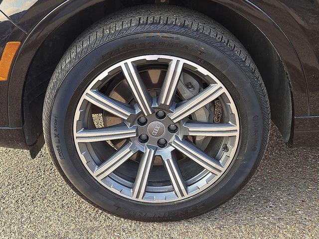 Photo of 2019 Orca Black Metallic Audi Q7
