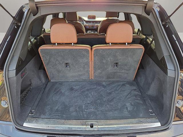 Photo of 2019 Orca Black Metallic Audi Q7