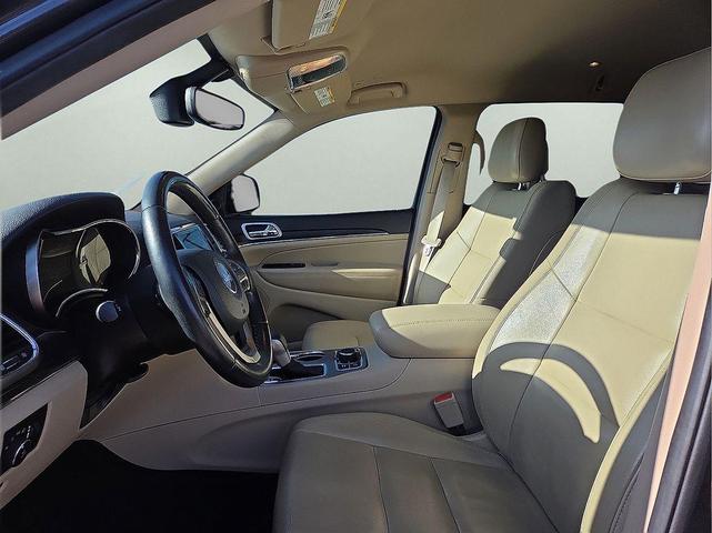 Photo of 2019 Granite Crystal Metallic Clearcoat Jeep Grand Cherokee
