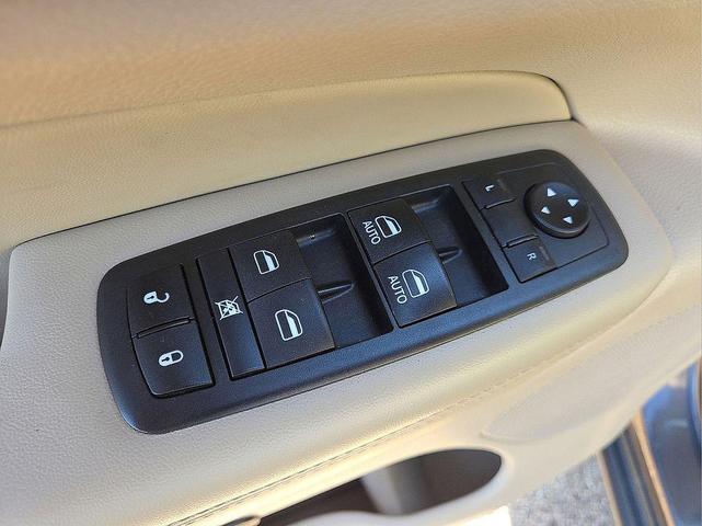 Photo of 2019 Granite Crystal Metallic Clearcoat Jeep Grand Cherokee