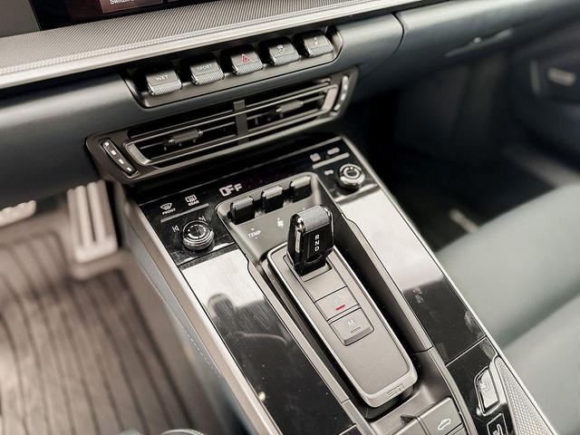 Photo of 2024 White Porsche 911