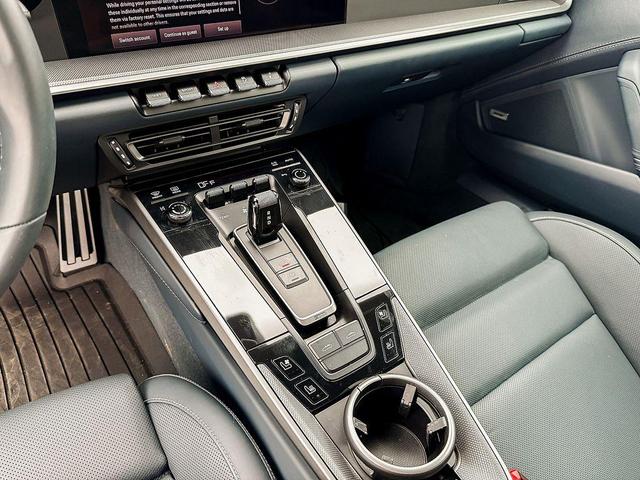 Photo of 2024 White Porsche 911