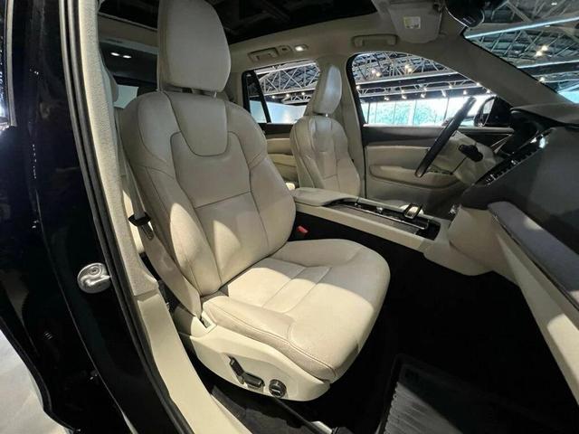 Photo of 2023 Onyx Black Metallic Volvo XC90