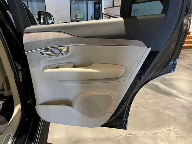 Photo of 2023 Onyx Black Metallic Volvo XC90