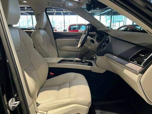 Photo of 2023 Onyx Black Metallic Volvo XC90