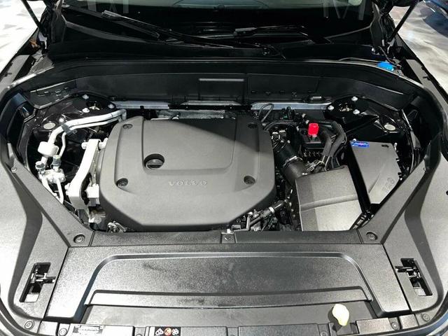 Photo of 2023 Onyx Black Metallic Volvo XC90