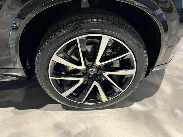 Photo of 2023 Onyx Black Metallic Volvo XC90