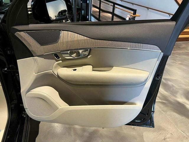 Photo of 2023 Onyx Black Metallic Volvo XC90