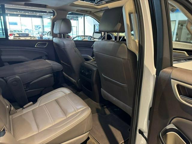 Photo of 2017 White Frost Tricoat GMC Yukon