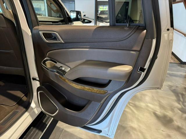Photo of 2017 White Frost Tricoat GMC Yukon