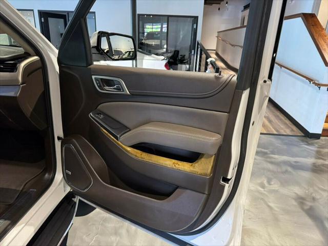 Photo of 2017 White Frost Tricoat GMC Yukon