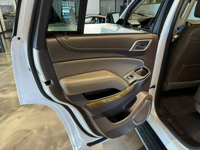 Photo of 2017 White Frost Tricoat GMC Yukon