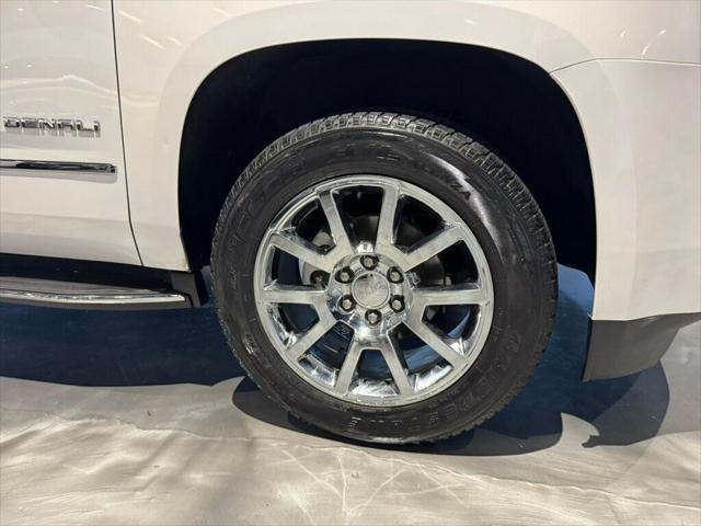 Photo of 2017 White Frost Tricoat GMC Yukon