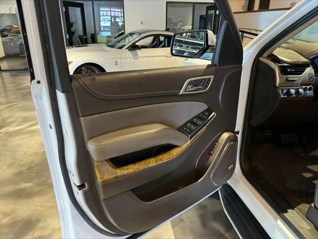 Photo of 2017 White Frost Tricoat GMC Yukon