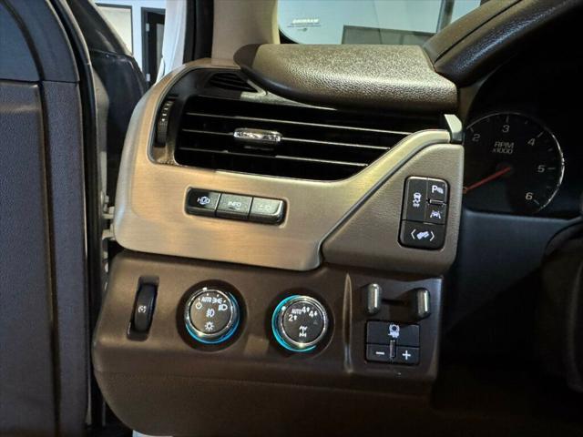 Photo of 2017 White Frost Tricoat GMC Yukon