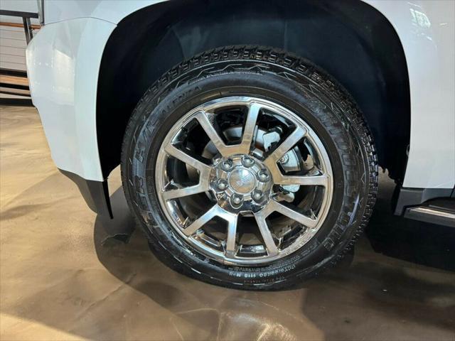 Photo of 2017 White Frost Tricoat GMC Yukon