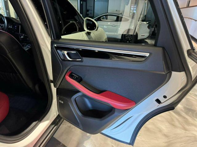 Photo of 2021 White Porsche Macan