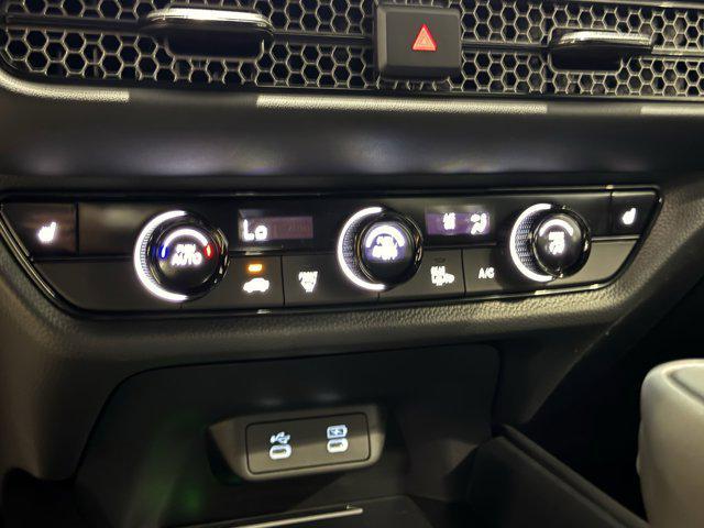 Photo of 2026 Platinum White Pearl Honda HR-V