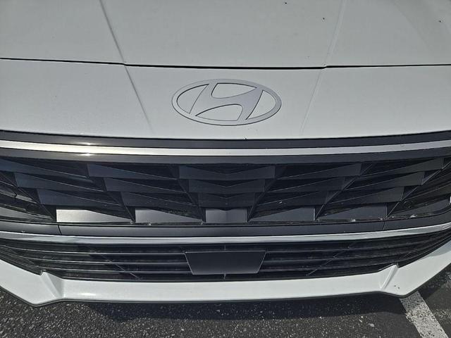 Photo of 2025 Serenity White Hyundai ELANTRA