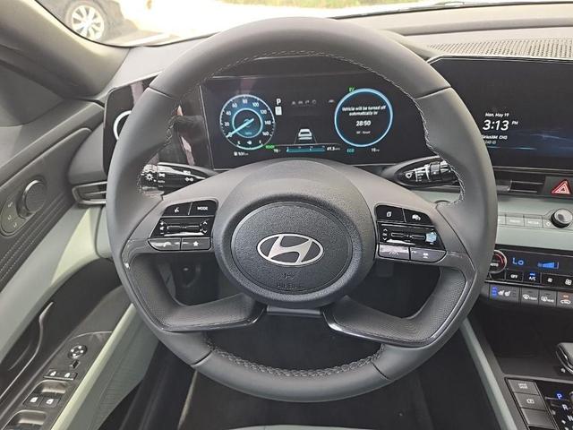 Photo of 2025 Serenity White Hyundai ELANTRA