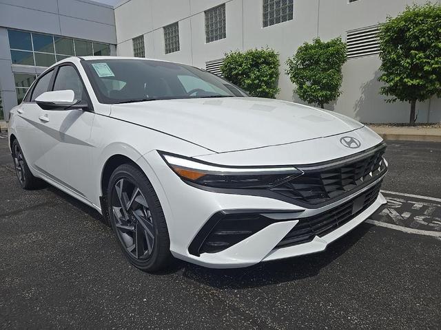 Photo of 2025 Serenity White Hyundai ELANTRA