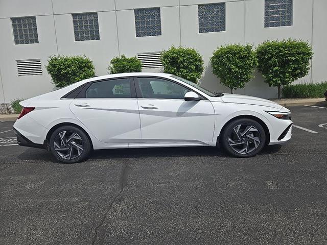 Photo of 2025 Serenity White Hyundai ELANTRA