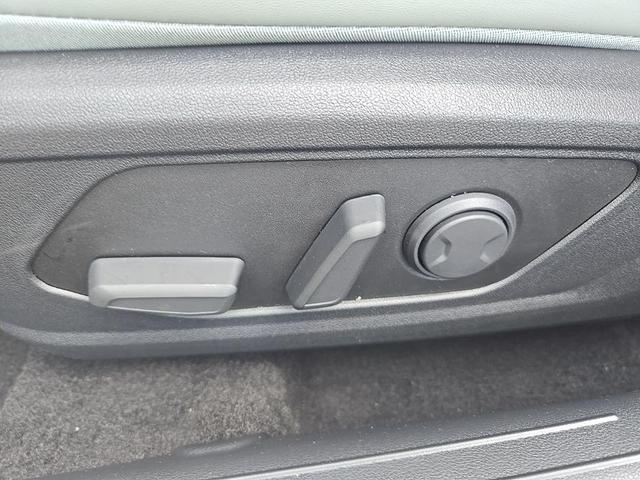 Photo of 2025 Serenity White Hyundai ELANTRA