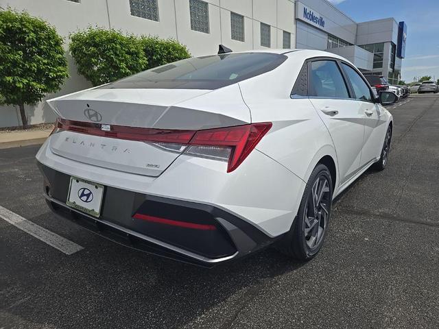 Photo of 2025 Serenity White Hyundai ELANTRA