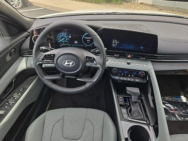Photo of 2025 Serenity White Hyundai ELANTRA
