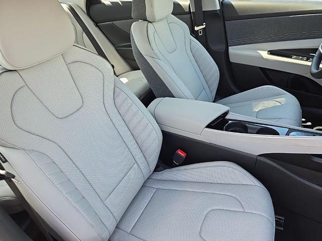 Photo of 2025 Serenity White Hyundai ELANTRA