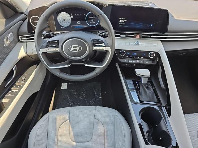 Photo of 2025 Serenity White Hyundai ELANTRA