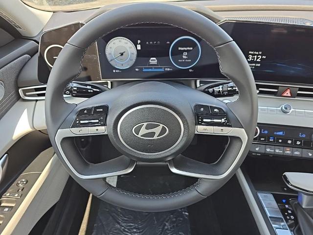 Photo of 2025 Serenity White Hyundai ELANTRA