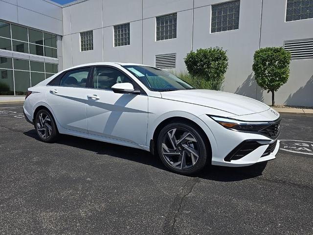 Photo of 2025 Serenity White Hyundai ELANTRA