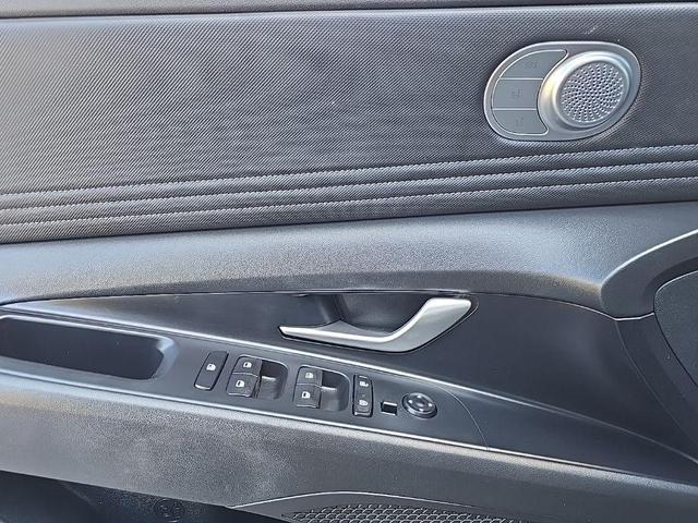 Photo of 2023 Phantom Black Hyundai ELANTRA
