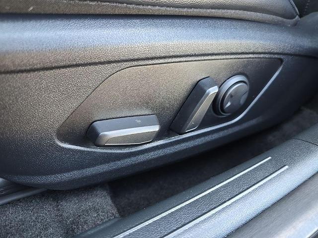 Photo of 2023 Phantom Black Hyundai ELANTRA