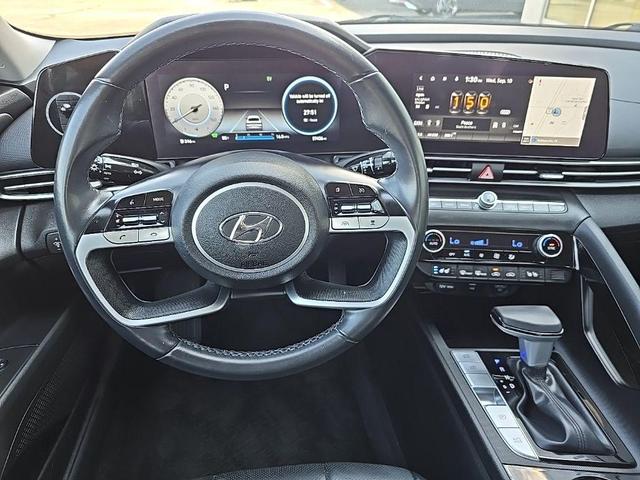 Photo of 2023 Phantom Black Hyundai ELANTRA