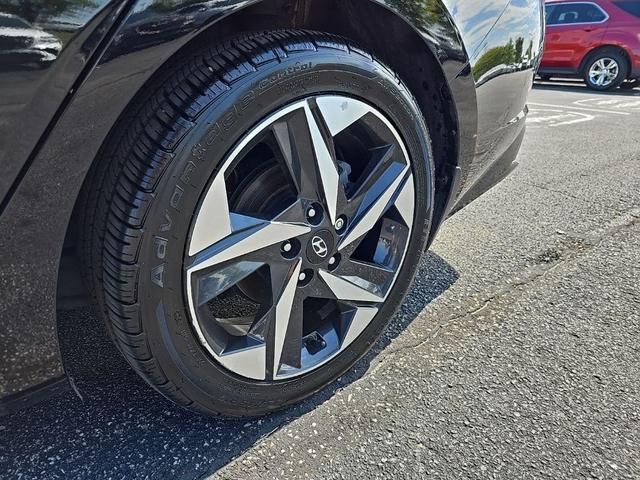 Photo of 2023 Phantom Black Hyundai ELANTRA
