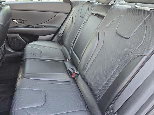 Photo of 2023 Phantom Black Hyundai ELANTRA