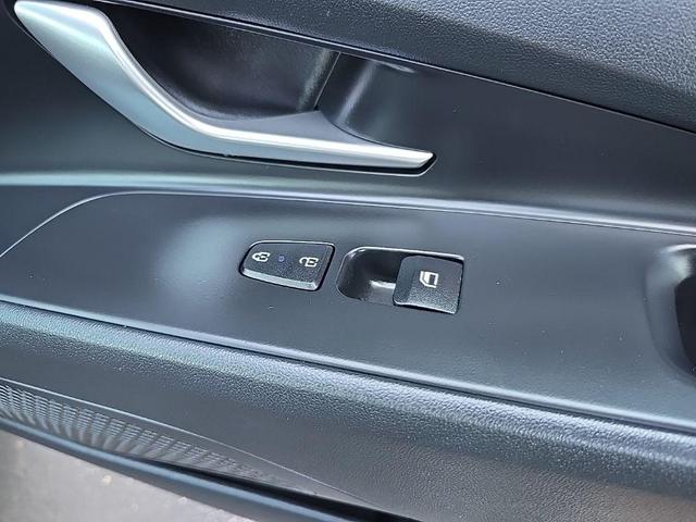 Photo of 2023 Phantom Black Hyundai ELANTRA