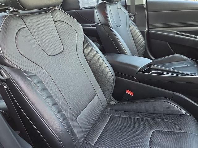 Photo of 2023 Phantom Black Hyundai ELANTRA