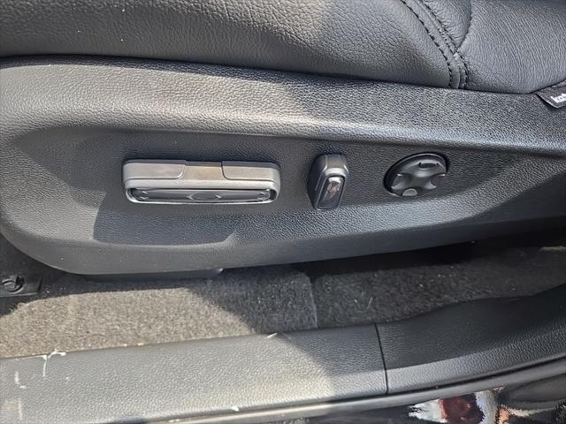 Photo of 2022 Crystal Black Pearl Honda CR-V