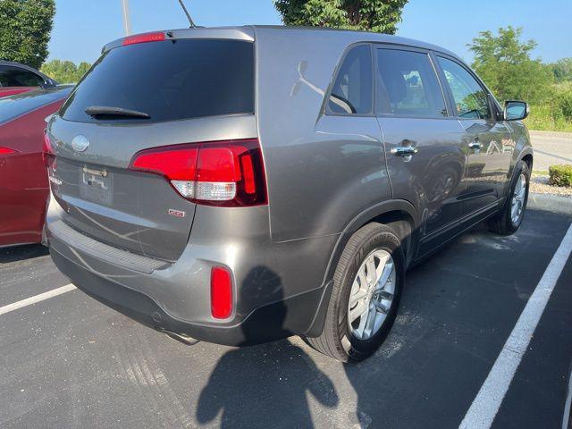 Photo of 2015 Titanium Silver Kia Sorento