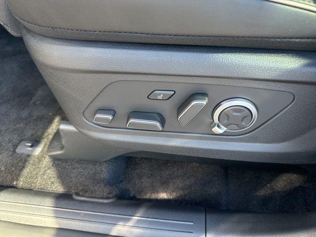 Photo of 2025 Abyss Black Pearl Hyundai PALISADE