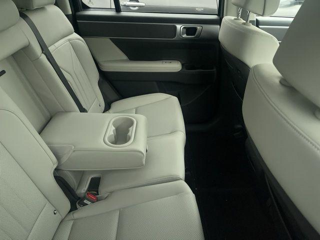 Photo of 2025 Shimmering Silver Hyundai SANTA FE